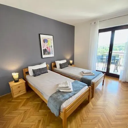 First Floor Marina Views Apartment Pula